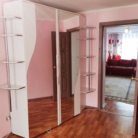 2 комн квартира в центре по Пушкина Костанай Экстерьер фото